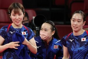 石川（28）、平野（21）、伊藤（20）の“個性爆発女子トリオ”はなぜチームワーク抜群なのか？〈普段はバラバラ→団体戦で“和気あいあい”銀メダル〉