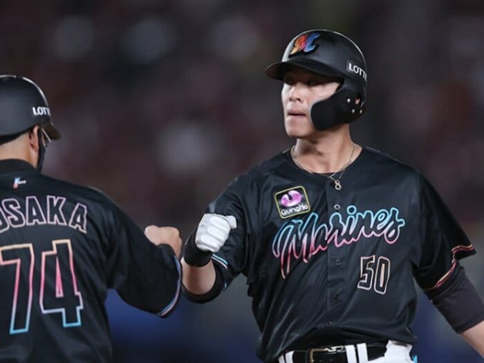 「あれは一生、忘れることがない」電撃トレード→即活躍の石川慎吾がしみじみ明かした“縁”と仲間への思い…「苦労人」も笑い飛ばす3球団目の境地<Number Web> photograph by Chiba Lotte Marines
