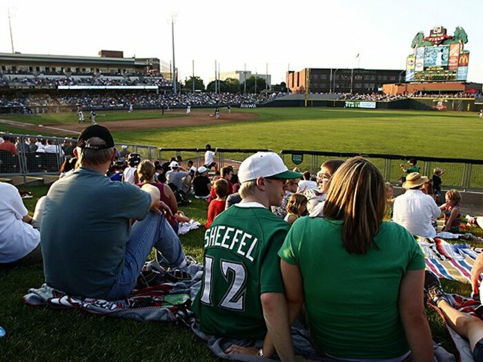 マイナーリーグと生き残り対策。米国「草の根野球」を守って欲しい。＜Number Web＞ photograph by Getty Images