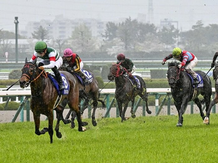 【大阪杯】「二強」崩した6戦6勝の良血馬・レイパパレのスケールはどれくらい？ コントレイル“3着”の敗因とは＜Number Web＞ photograph by Kyodo News