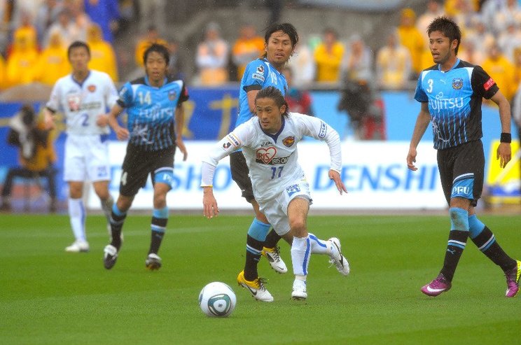 積極的に仕掛ける関口。