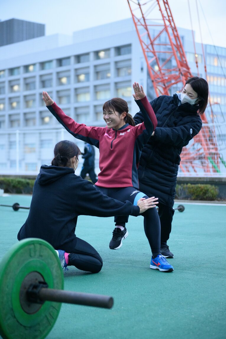 兒玉を指導する信岡コーチ　©Asami Enomoto