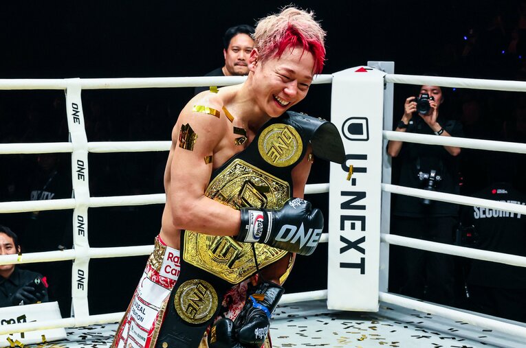 4月26日、引退試合でロッタンに勝利した武尊 ／ photograph by Susumu Nagao ONE Championship