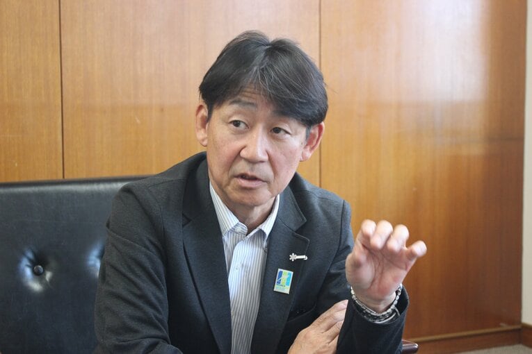 現在の日本ジャンプ陣の充実ぶりについて語る岡部孝信　©Number Web