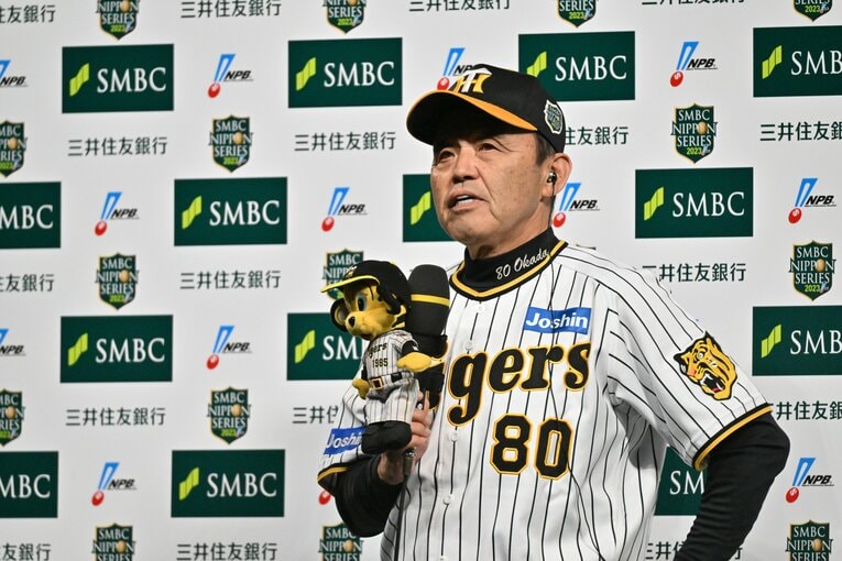 劇的なサヨナラ勝ちで2勝2敗のタイに戻した阪神・岡田監督　©︎Hideki Sugiyama