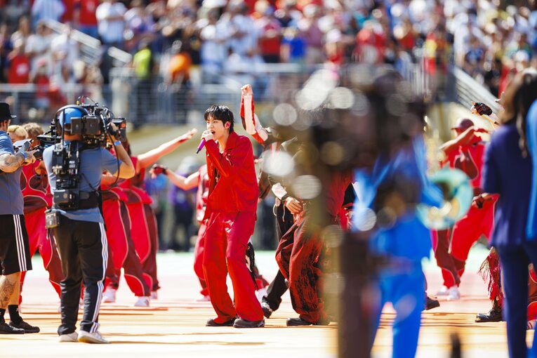 テレビに映らなかったW杯決勝撮影写真…BTSのパフォーマンス（右に続きます）　©Kiichi Matsumoto/JMPA