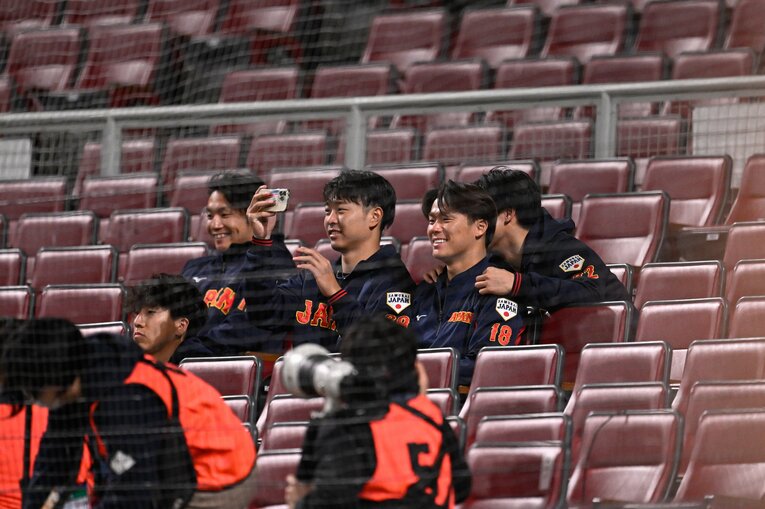 大好きな山本由伸との自撮りを試みる? 高橋宏　©︎Nanae Suzuki