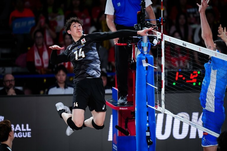 石川祐希（VNLスロベニア戦）　©︎Volleyball World