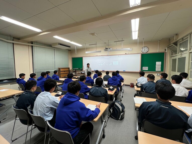 今年のセンバツでノーサイン野球で話題となった沖縄・エナジックスポーツを題材にした研究ミーティング　©Takeshi Shimizu