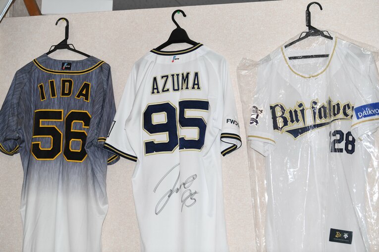 オリックスに入団した東のユニフォームが飾られていた　©Kota Inoue