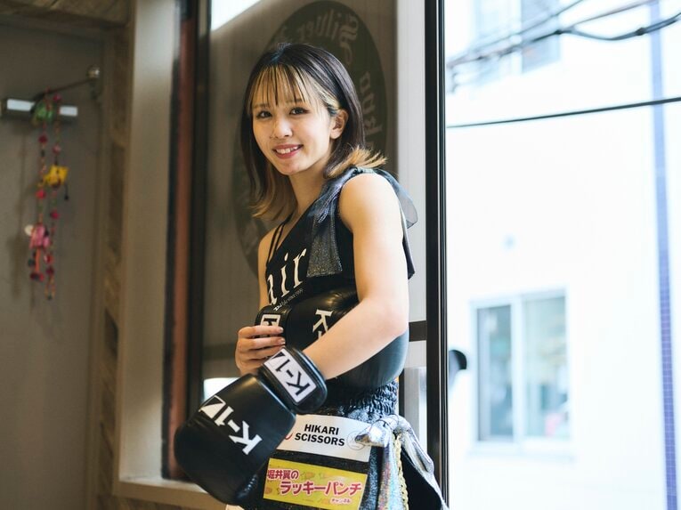 菅原美優22歳「アンチもいる中で成長してきた」話題の美容師兼業ファイターを支えた“先輩・武尊のアドバイス”《特別フォトインタビュー》(12)