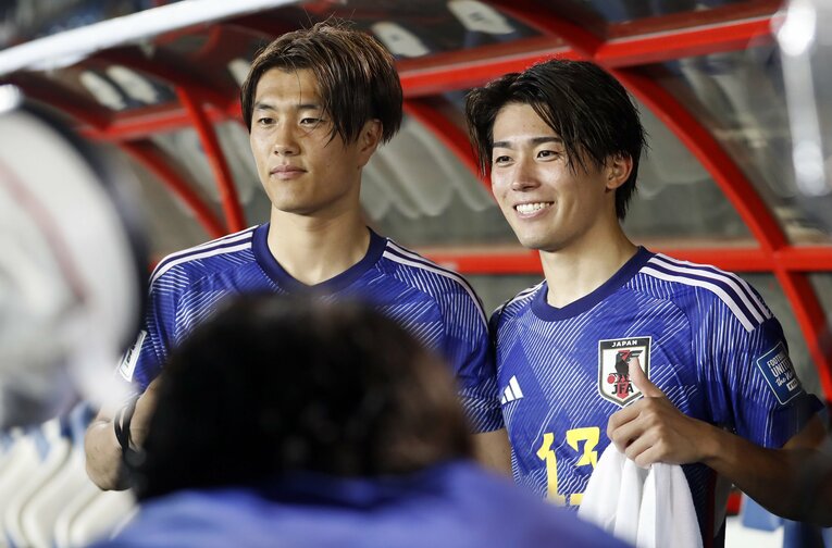 ミャンマー戦後の小川と中村　©JIJI PRESS