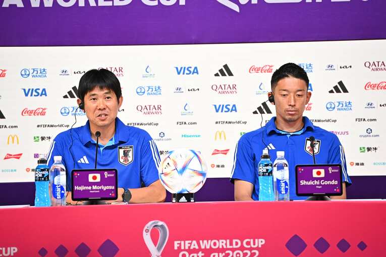 スペイン戦前日会見にGKの権田修一と臨んだ森保監督　©Takuya Kaneko／JMPA