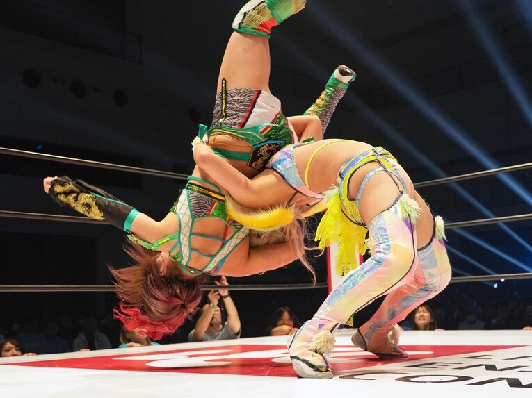 決勝戦のフィニッシュになった羽南のバックドロップホールド　©Essei Hara