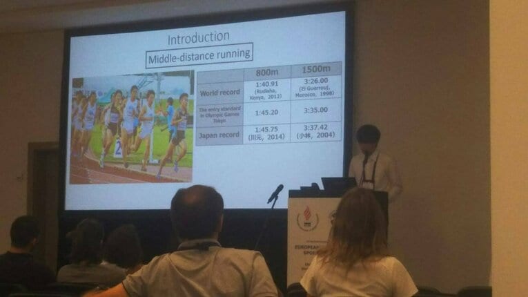 学会で発表をする三津家さん　写真は本人提供