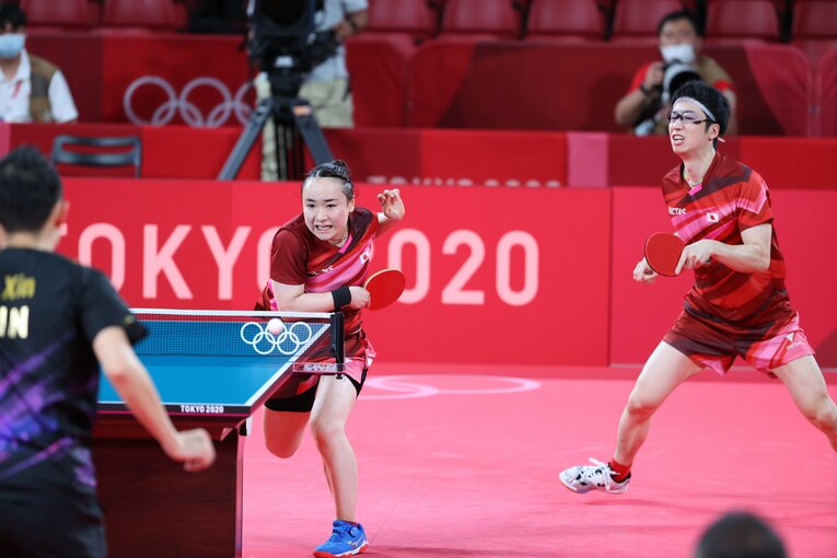 東京五輪で金メダルを獲得した水谷・伊藤ペア　©JMPA