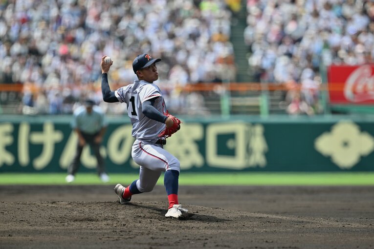 夏の甲子園準決勝、京都国際先発の中崎　©Hideki Sugiyama