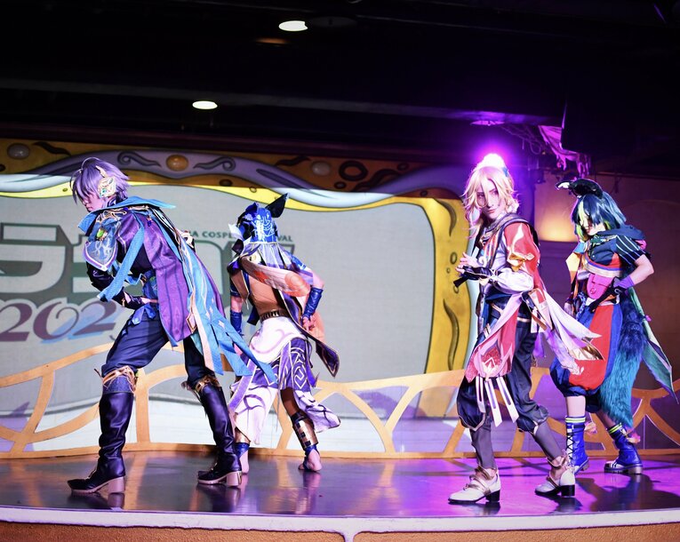 人気キャラクターのコスプレに身を包む「蓮弥」としての絹川さん／本人提供