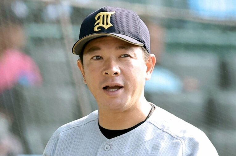 仙台育英を率いる須江航監督（42歳） ／ photograph by AFLO