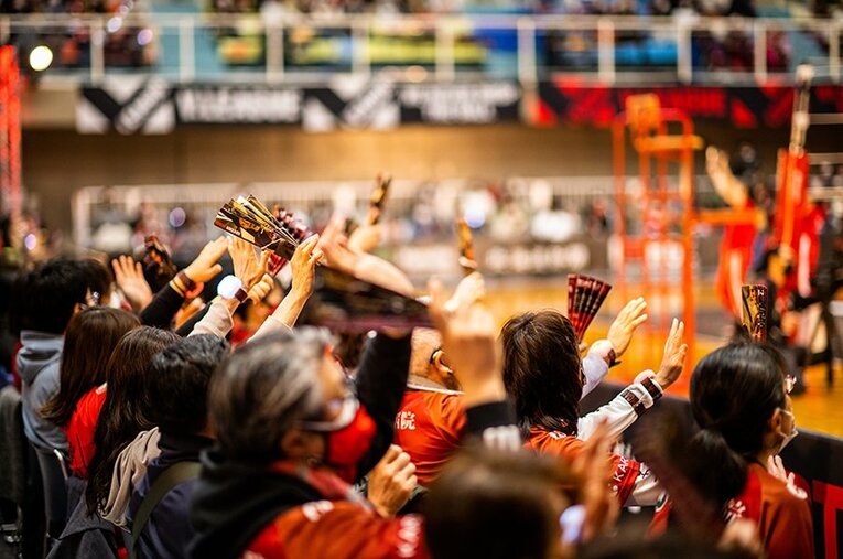 昨季、V2男子で初優勝を遂げたヴォレアス北海道。積極的な仕掛けが功を奏し、ホームゲームには多くのファンが駆けつける ／ photograph by VOREAS,INC.