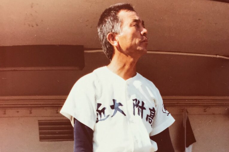 近大付属高野球部監督の頃の豊田義夫。その後、近大の他の系列高や、社会人野球クラブなどの監督を経て、平成27年に利根商の監督に就任していた。 ／ photograph by Yoshio Toyoda/Sports Graphic Number