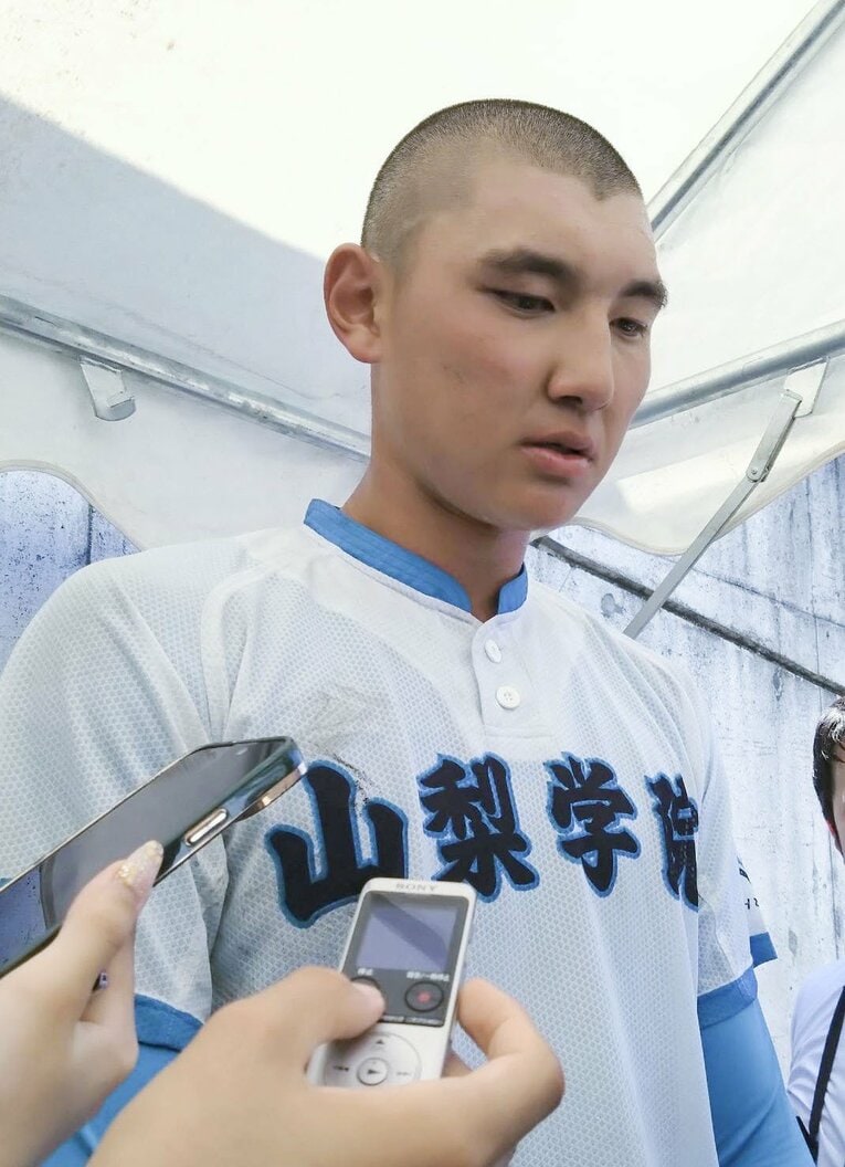 【波乱の山梨大会】「申し訳ないです…」今夏、山梨大会で敗れた山梨学院。うなだれる菰田　©KYODO