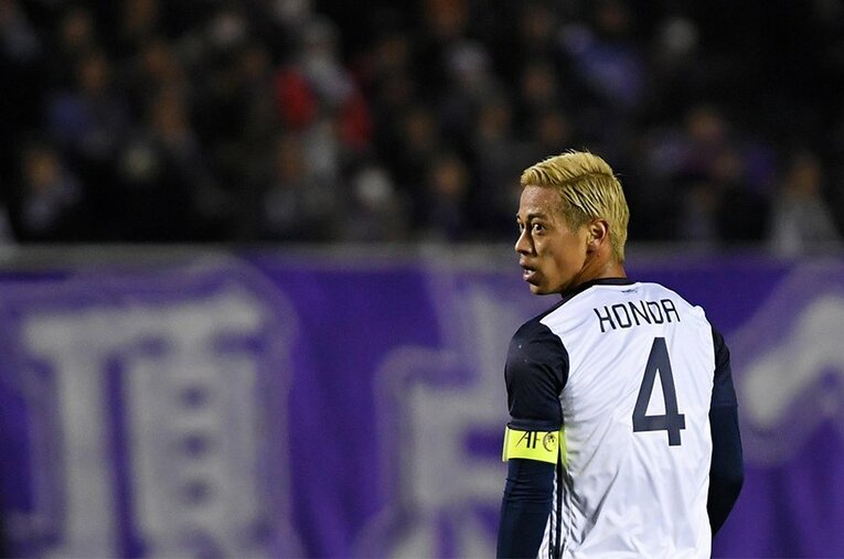 広島に敗れるも同点ゴールを上げ、存在感を示した本田。試合後には日本サッカー発展を願うゆえの厳しい言葉も飛び出した。 ／ photograph by Getty Images