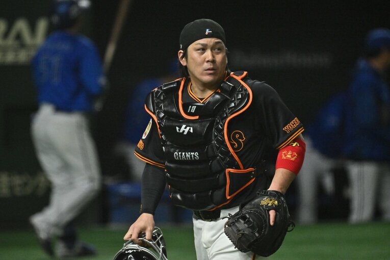 今季ソフトバンクから巨人に移籍し、早くも影響力を発揮している甲斐　©︎Hideki Sugiyama