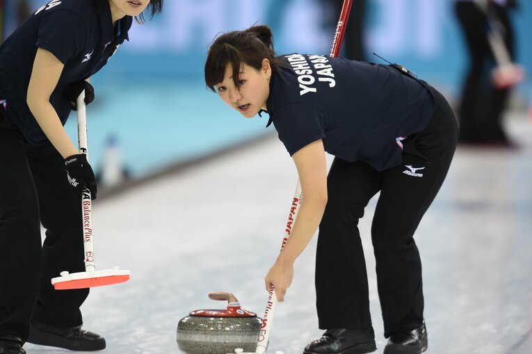 【カーリング女子レア写真】2014年ソチ五輪の吉田知那美（写真は右に続きます）  ©Naoya Sanuki/JMPA