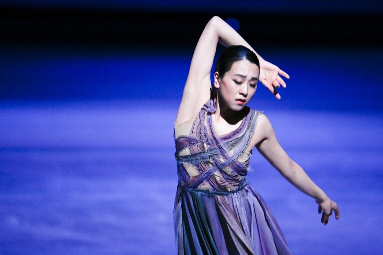 「母への永遠の愛を滑りたいな」浅田真央が明かすアイスショー『Everlasting33』に込めた“愛”「誰も見たことのない景色を届けたい」(98)