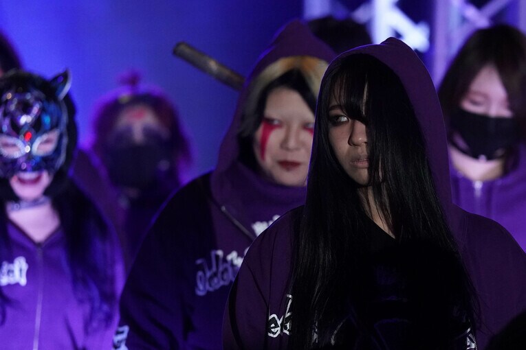 2021年12月、大江戸隊に加入して“ブラックピーチ”となった渡辺桃の入場シーン