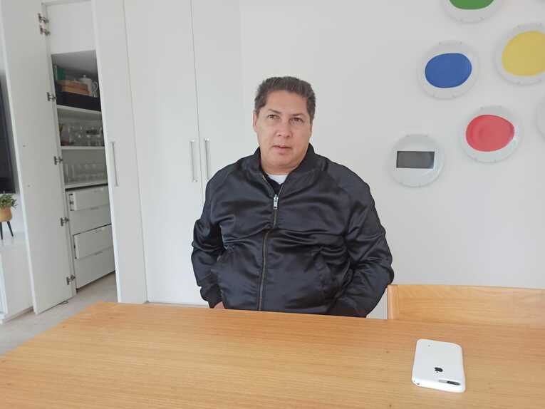 J開幕で大ブーム「ビスマルクのお祈りポーズ」実は日本でやり始めた？「カズはよく僕の家で寝てた（笑）」53歳の今、明かすウラ話(8)