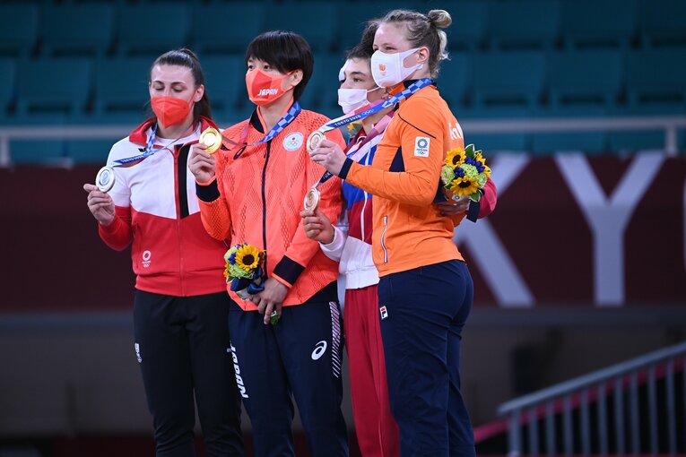 「終わったな」「何やってるんだろう」 “27歳初出場で金メダル”新井千鶴の「積み上げてきたものが違う」柔道人生(19)