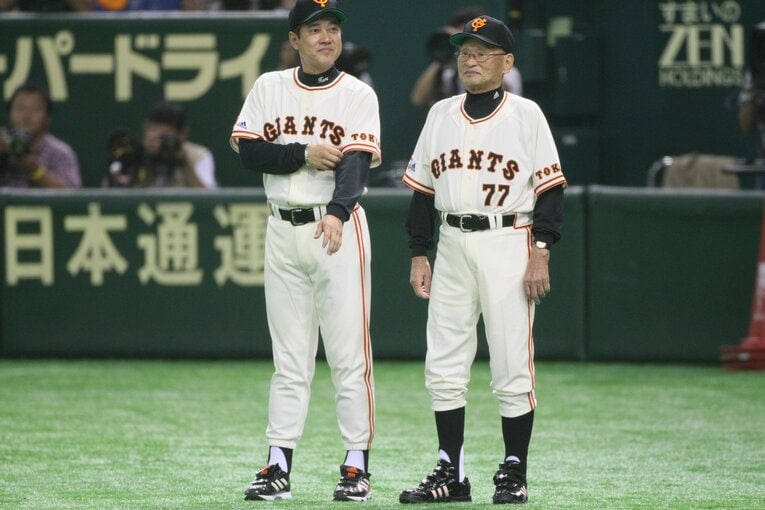 V9時代を率いた川上哲治（右）。左は原辰徳　©Hideki Sugiyama