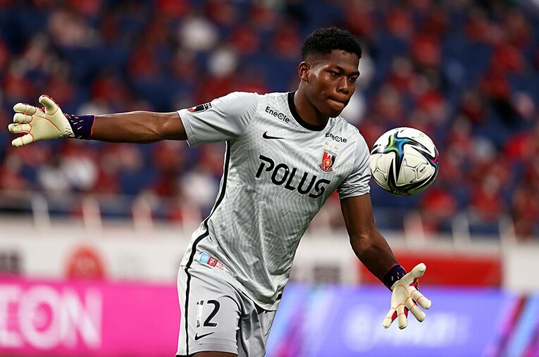 浦和での出場機会を掴み、東京五輪の最終選考に名乗りを上げた鈴木彩艶（18歳）。バックアップメンバーとして、最善を尽くすことを誓った ／ photograph by Getty Images