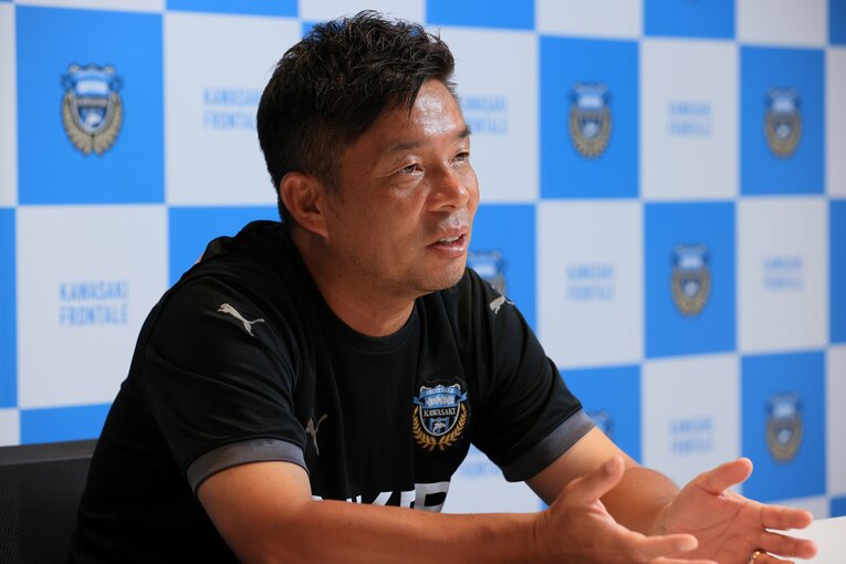 「監督としてジブに何ができるかってところが問われている」と語る鬼木監督　©︎Shigeki Yamamoto