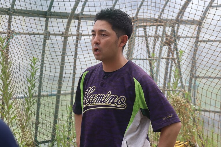 加美農野球部を率いる佐伯友也監督、37歳。「おれの腕の見せ所」精神で部員を2→26人にまで増やした ©Yuki Kashimoto