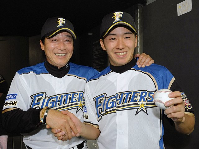 過大な夢を背負ってのプロデビュー 日ハム 斎藤佑樹の初勝利を考える プロ野球 Number Web ナンバー