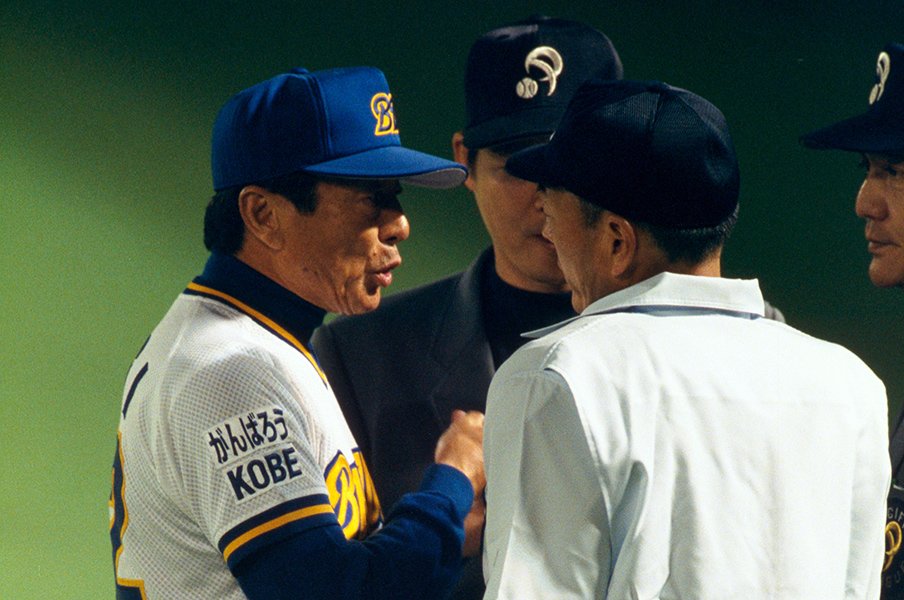 《日本シリーズがモメた日》「だから巨人寄りだと言われるんだ!」“誤審”と仰木マジック、江夏の21球や「巨人はロッテより弱い」の裏側<Number Web> photograph by Koji Asakura