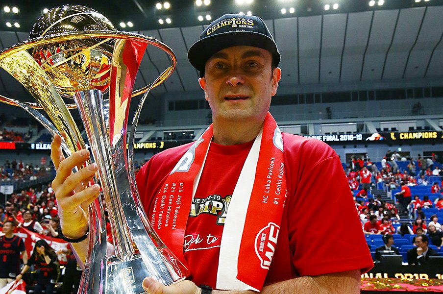 アルバルクが「逆転優勝」できた理由。“賢人”ルカHCの自由な発想と奇策。<Number Web> photograph by AFLO