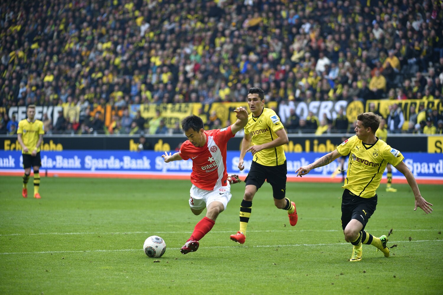 2014年、マインツ所属時代の岡崎慎司。2013-14シーズンには15ゴールを挙げた　©Takuya Sugiyama