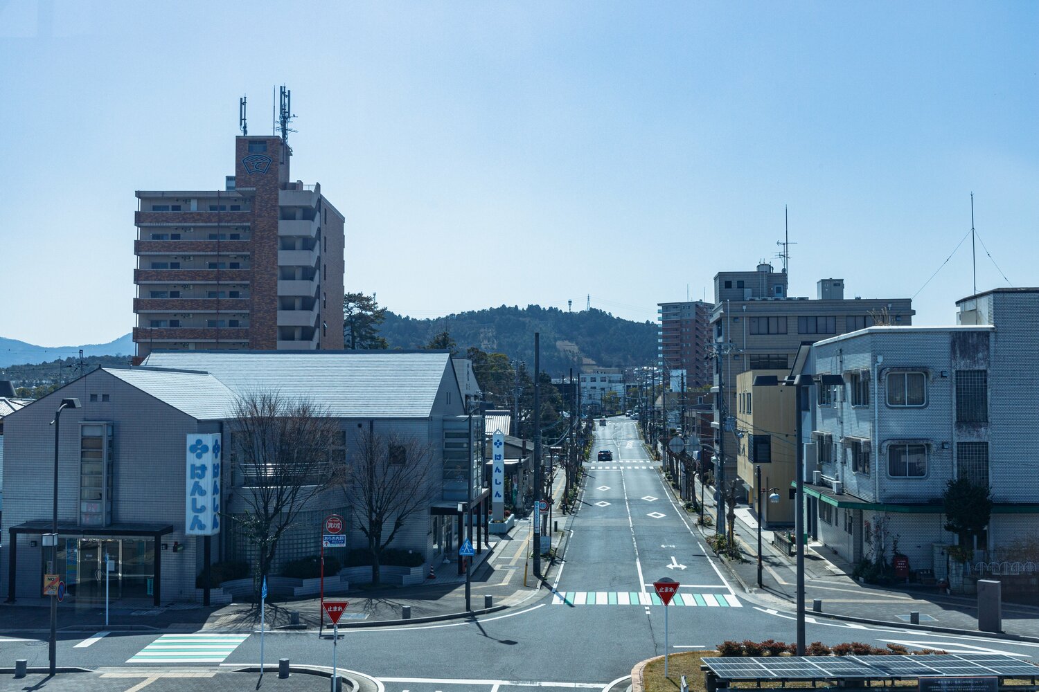 こちらは手原駅前