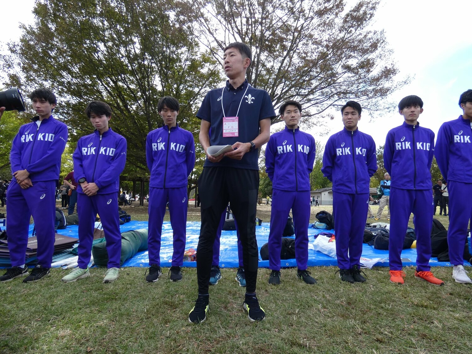 立教大チームはそれまでとまったく異なる体験をすることになった。中央が上野監督。左端が栗本、上野の右側2人目が斎藤、3人目が石鍋　©Shun Sato