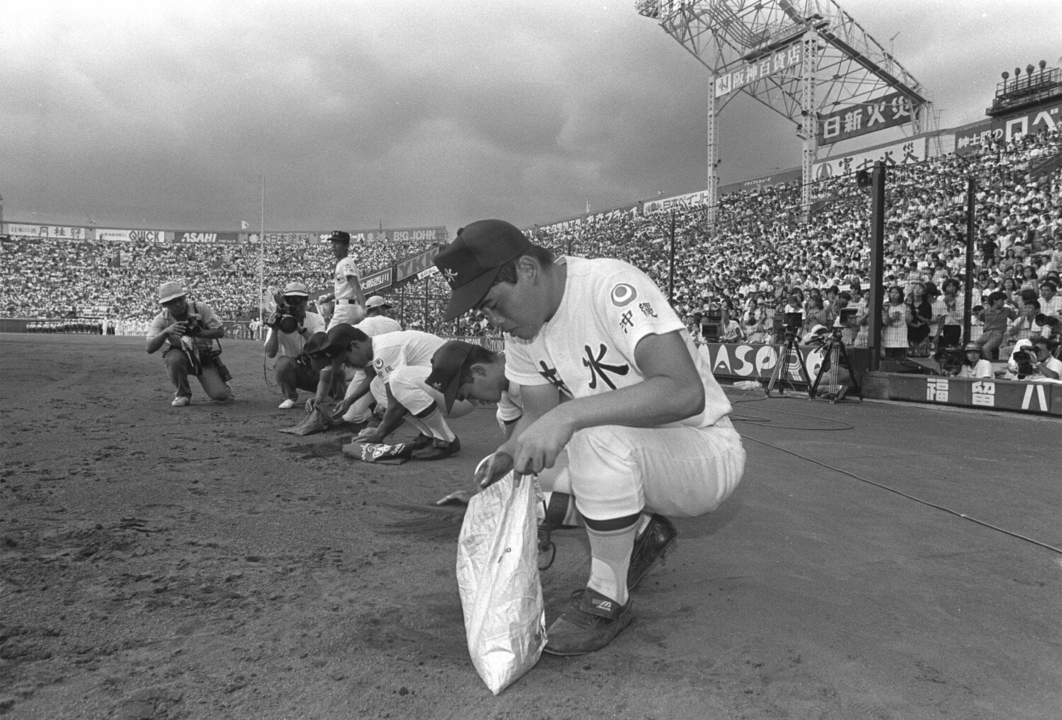 監督の栽弘義には期待されていなかった91年世代だが、甲子園の決勝まで勝ち進んだ　©JIJI PRESS