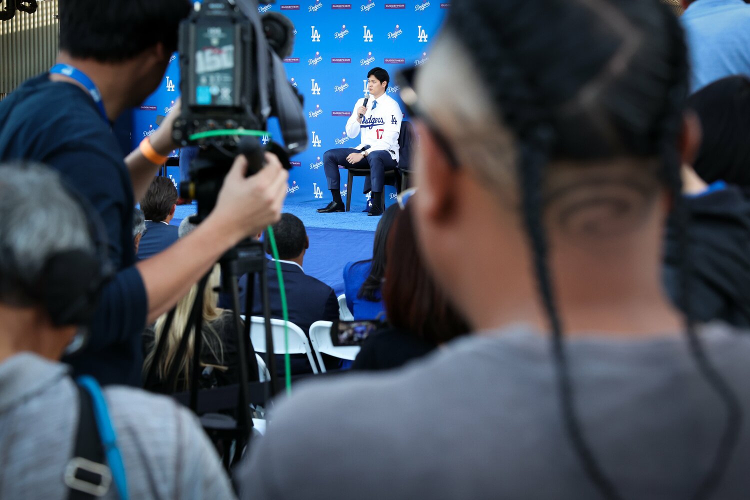 入団会見での一コマ　©Wally Skalij/Los Angeles Times/Getty Images