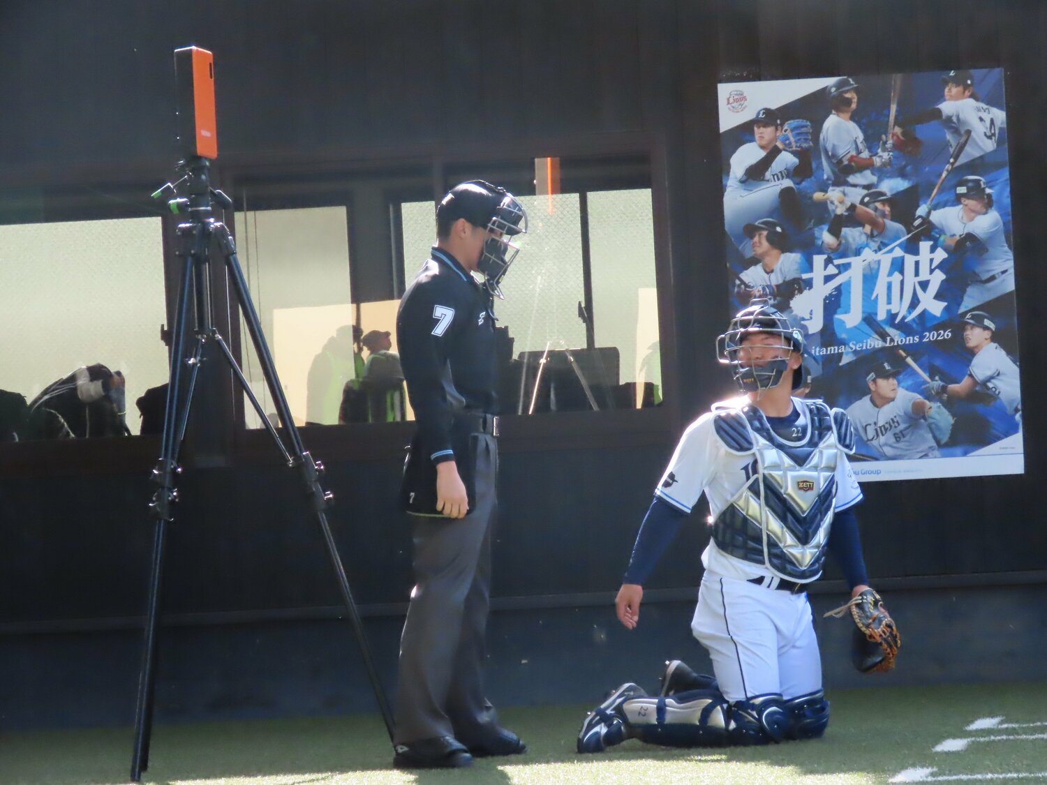 捕手古賀の後ろにはトラックマン　©Kou Hiroo