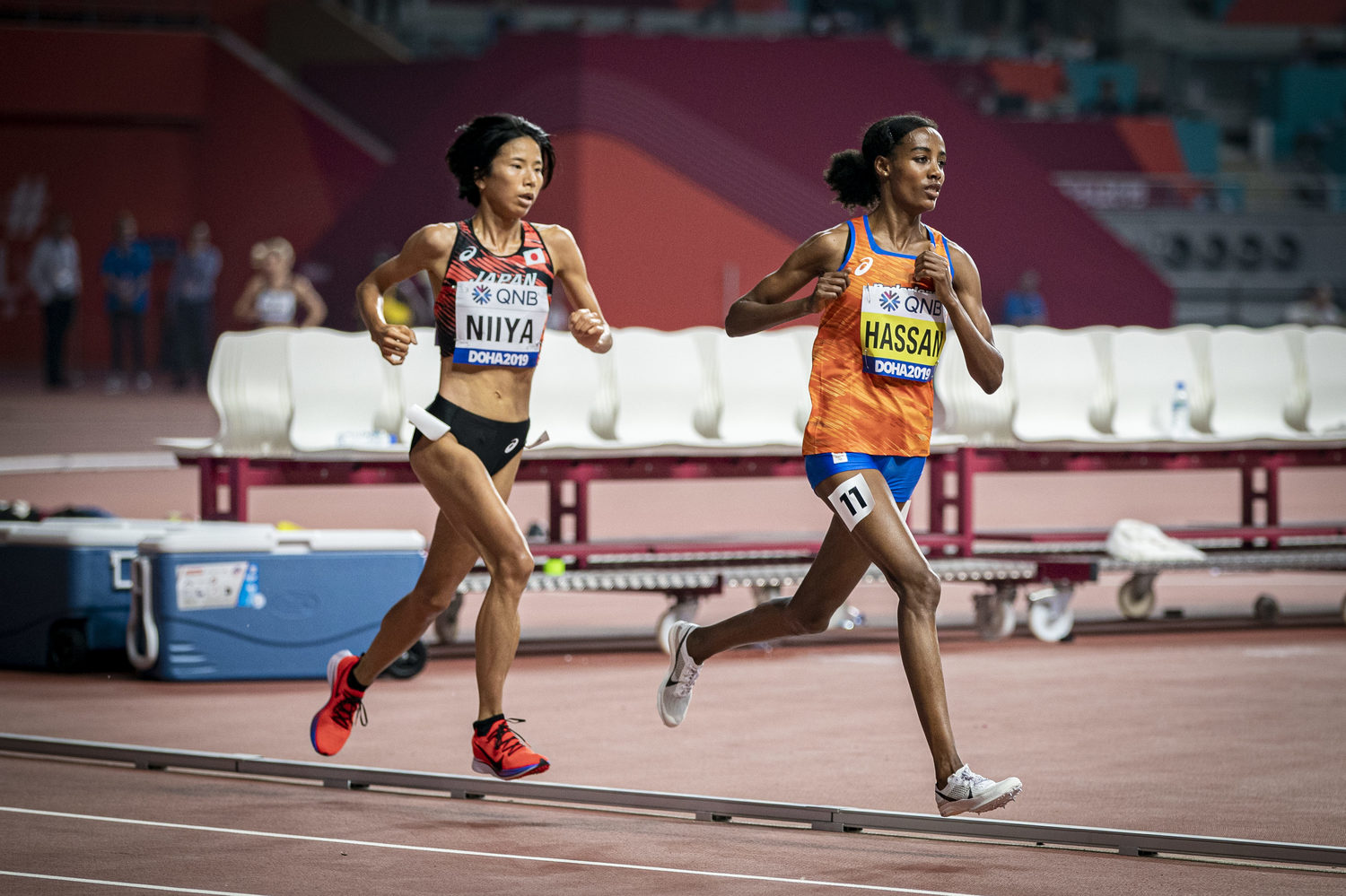 2019年世界陸上ドーハ。ハッサン（前、オランダ）に離された新谷　©Takeshi Nishimoto