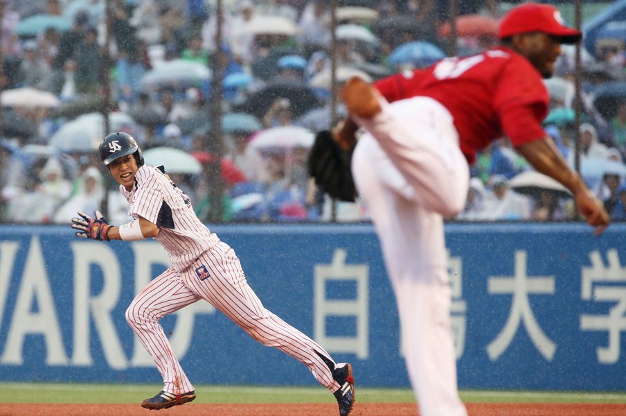 山田哲人、成功率88.2％で30盗塁。唯一目標に掲げた盗塁の“緻密さ”。＜Number Web＞ photograph by Kyodo News