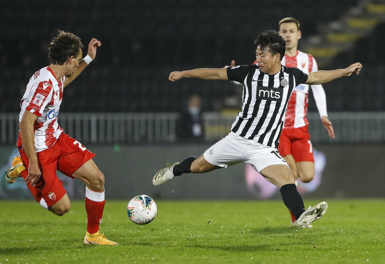 セルビアの強豪パルチザン・ベオグラードでは、2シーズンでリーグ22ゴールをあげた　©︎Getty Images