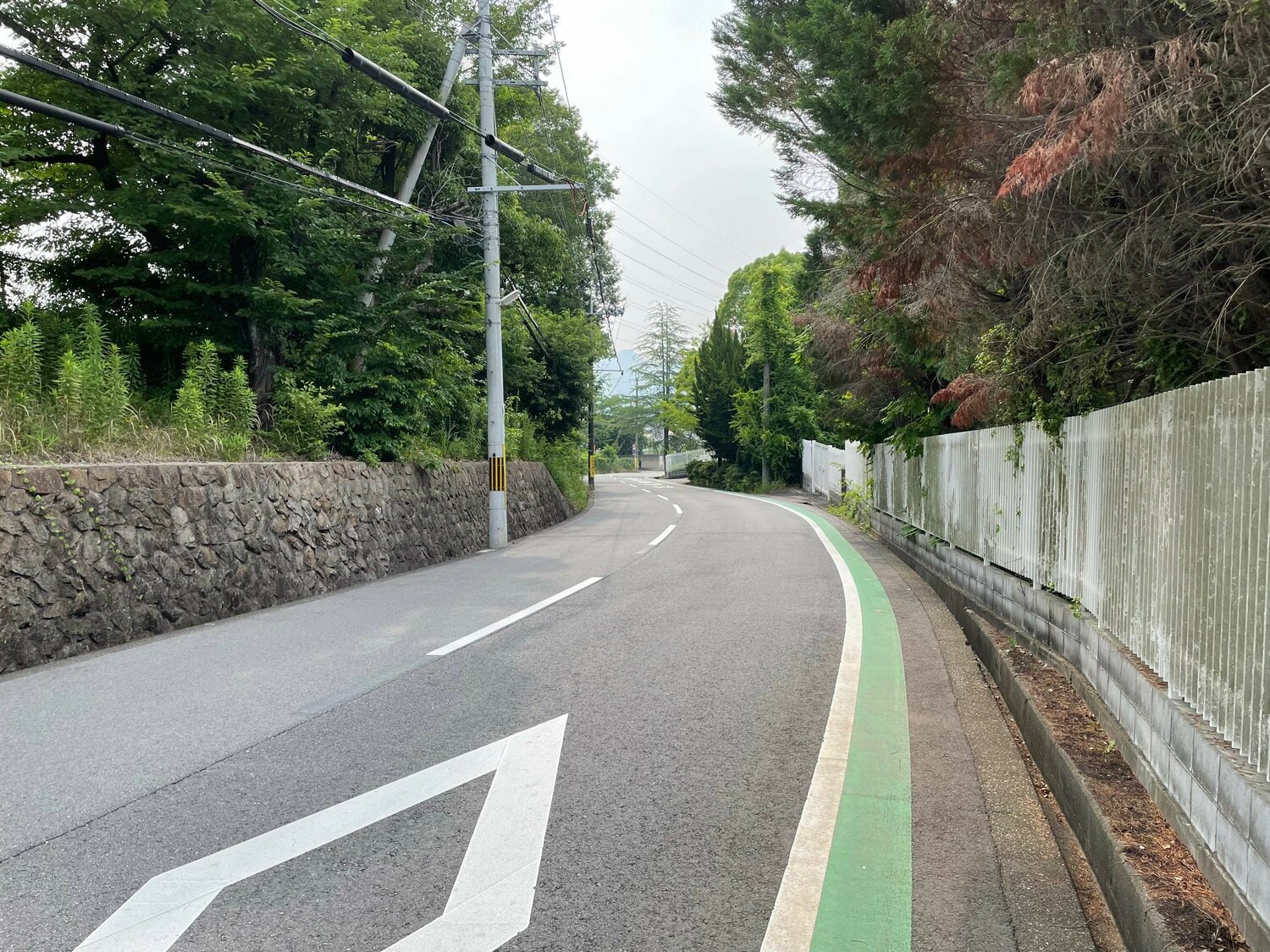 朝8時、校舎近くの道まで校歌のメロディが聞こえてきた ©NumberWeb